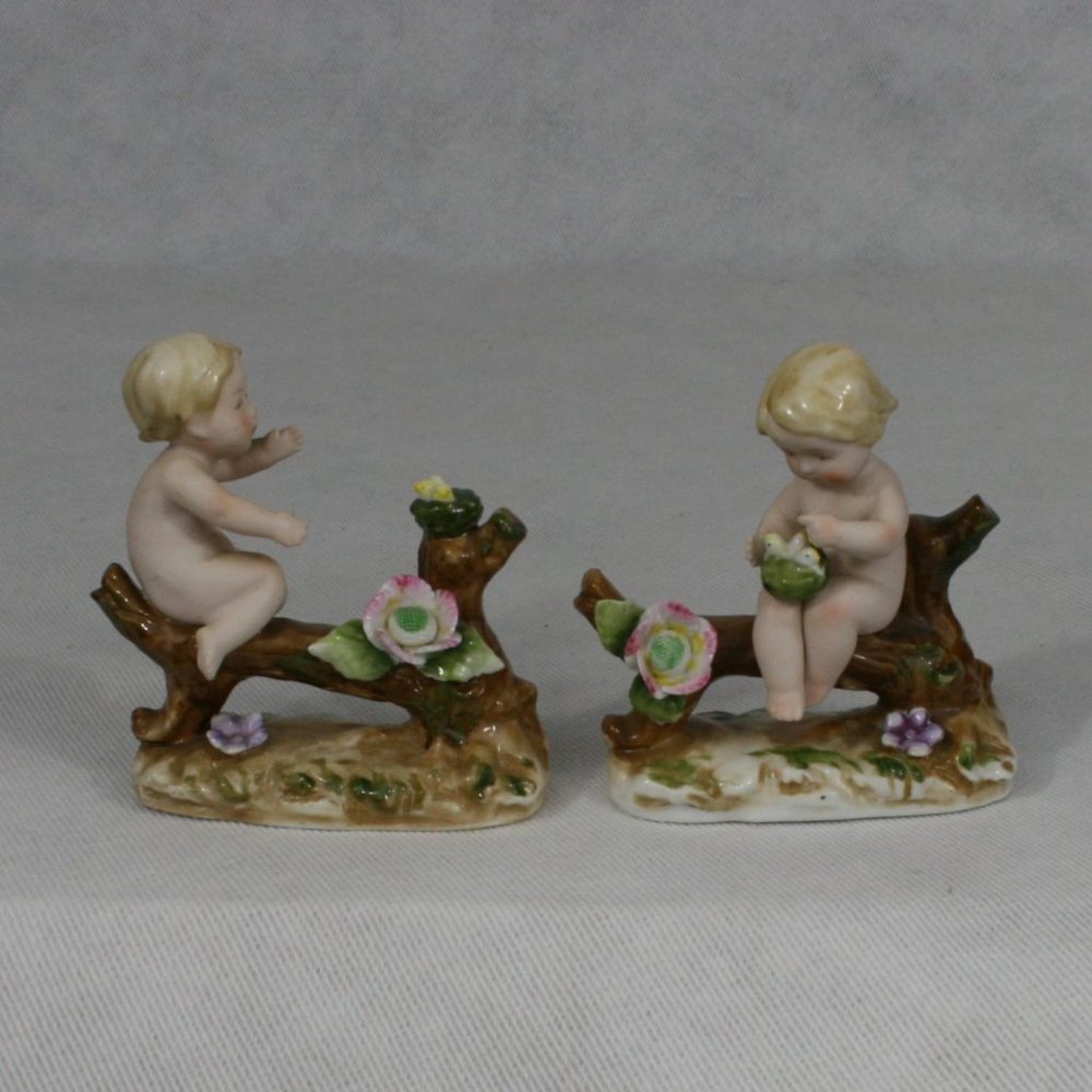 Vintage 50's Set of Babies Sitting on a Log w/ Flowers & Bird Nest Figurines EUC